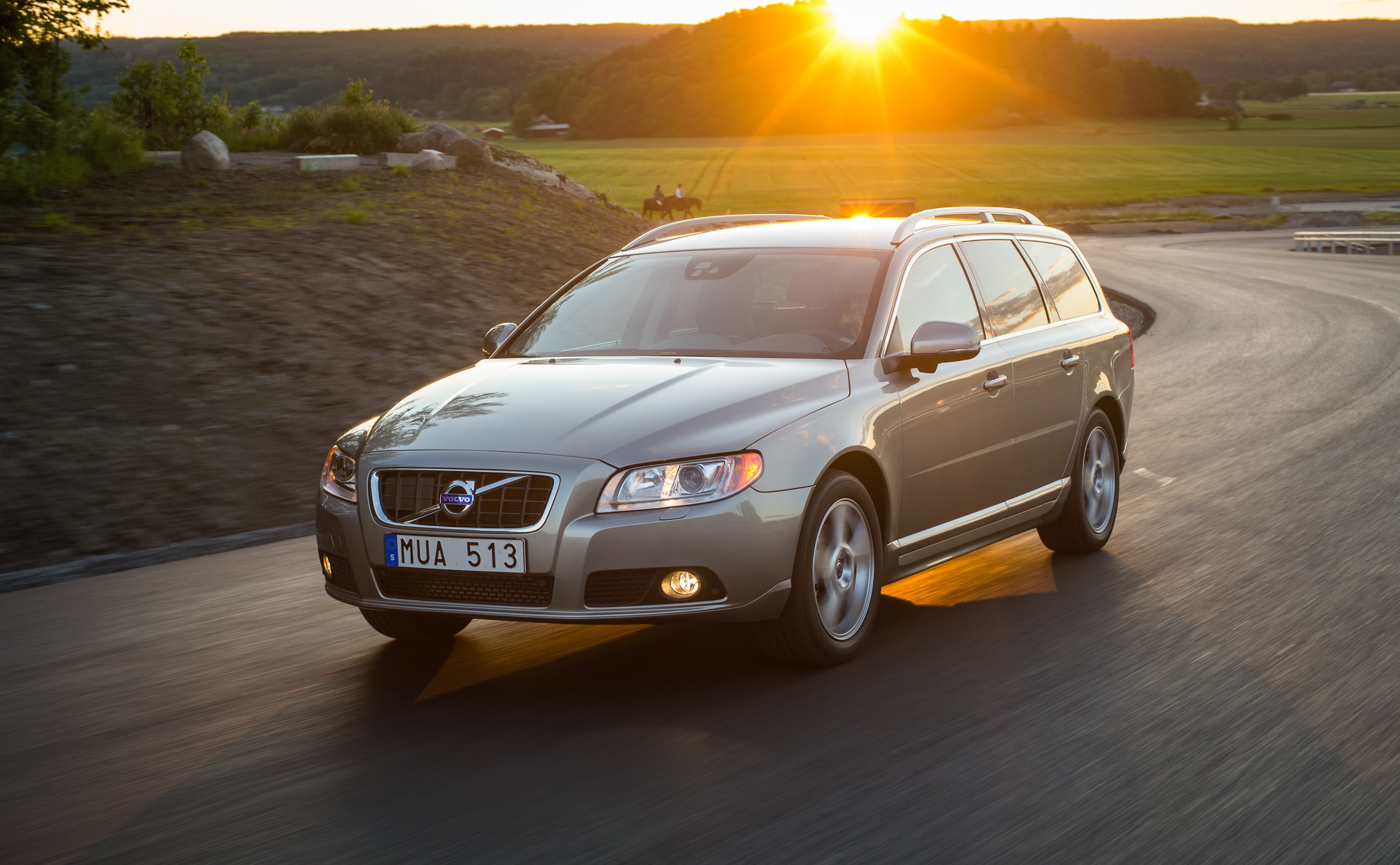 Машина вольво. Volvo v70 2013. Volvo v70 2012. Вольво 2009. Вольво [CB 70.