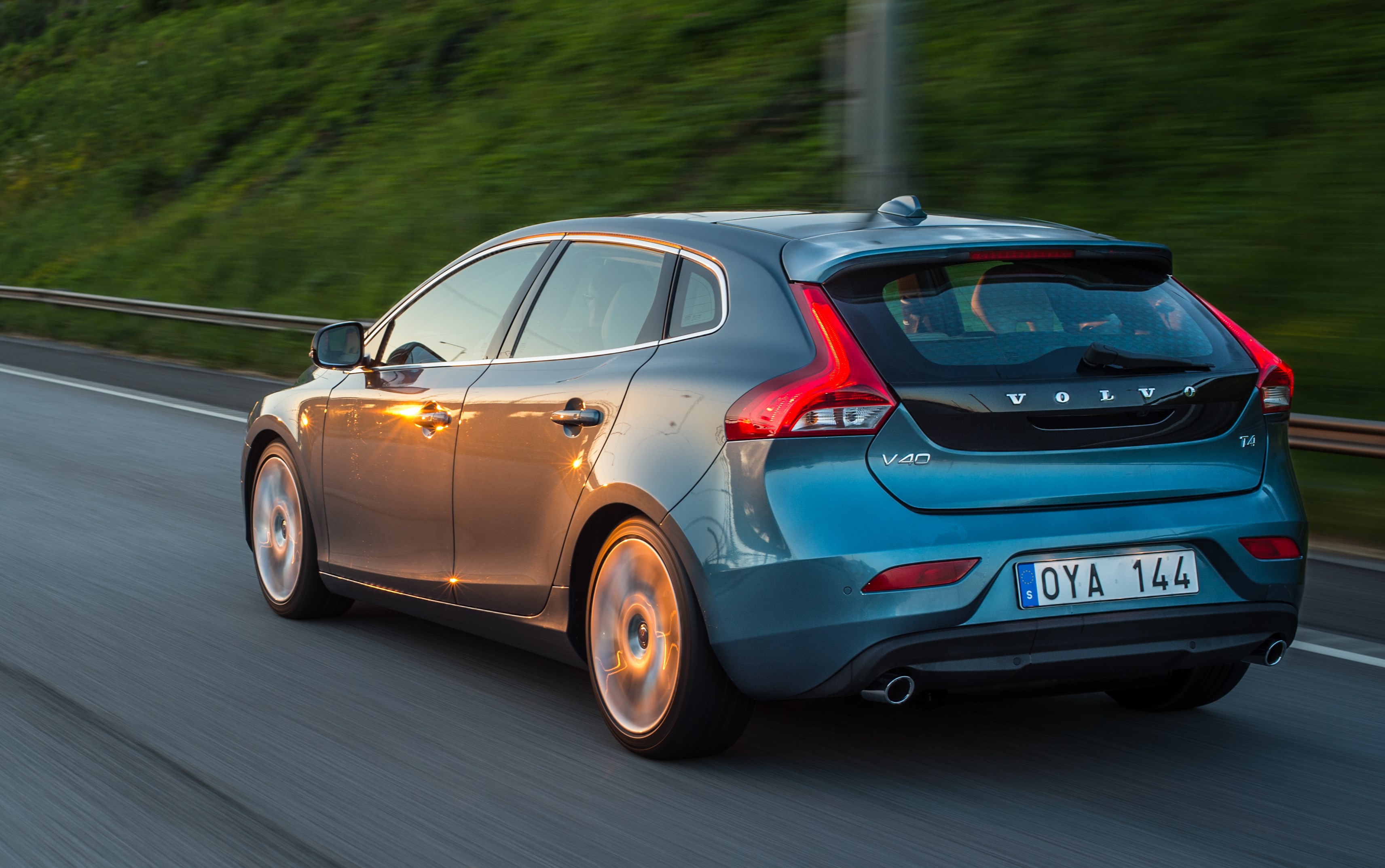 V 40. Volvo хэтчбек v40. Volvo v40 t4. Вольво v40 2013. Volvo v40 2014.