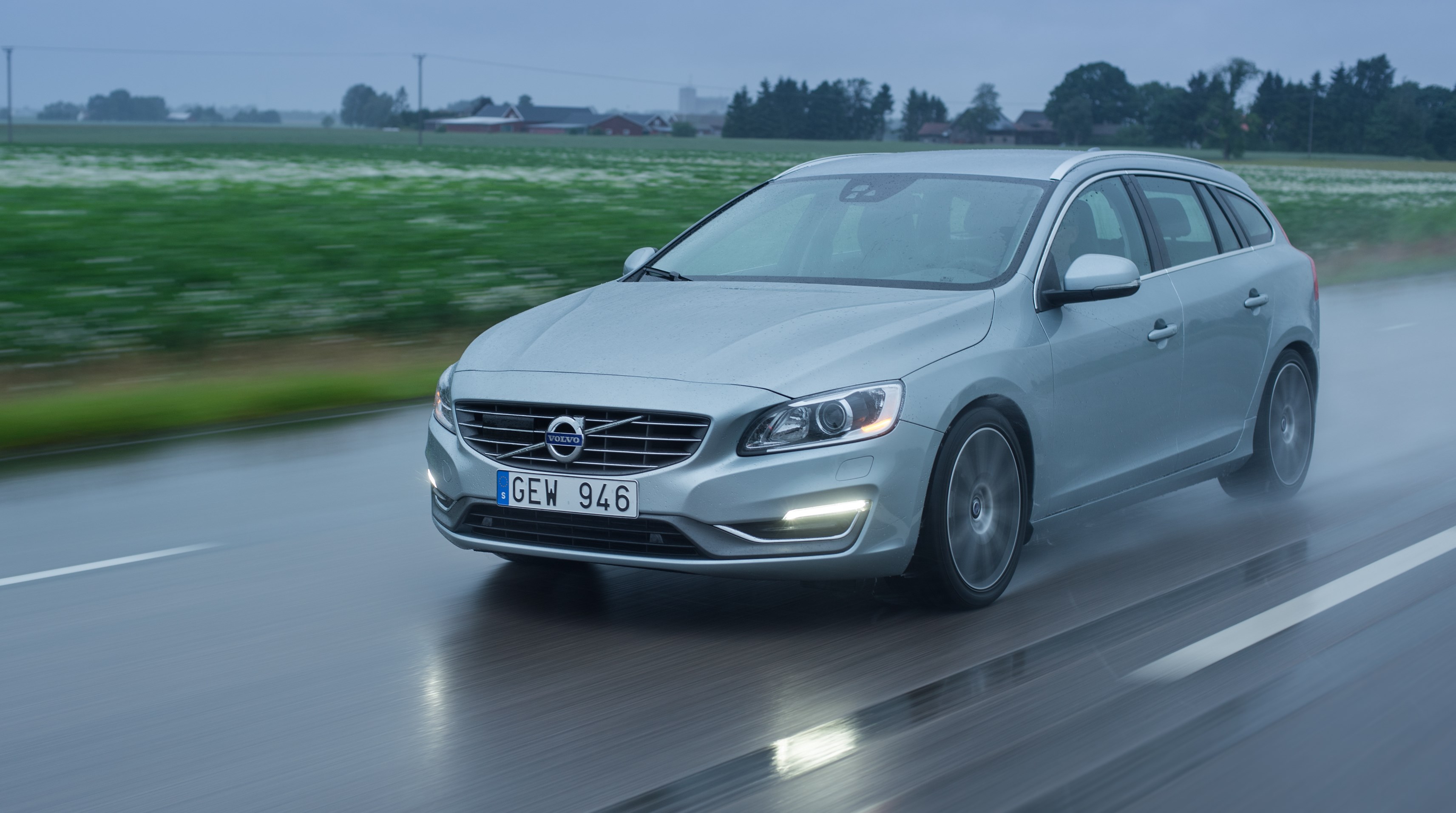 Вольво чья марка страна производитель. Volvo v60 2014. Volvo v60 t6. Volvo v60 1. Volvo v60 2013.